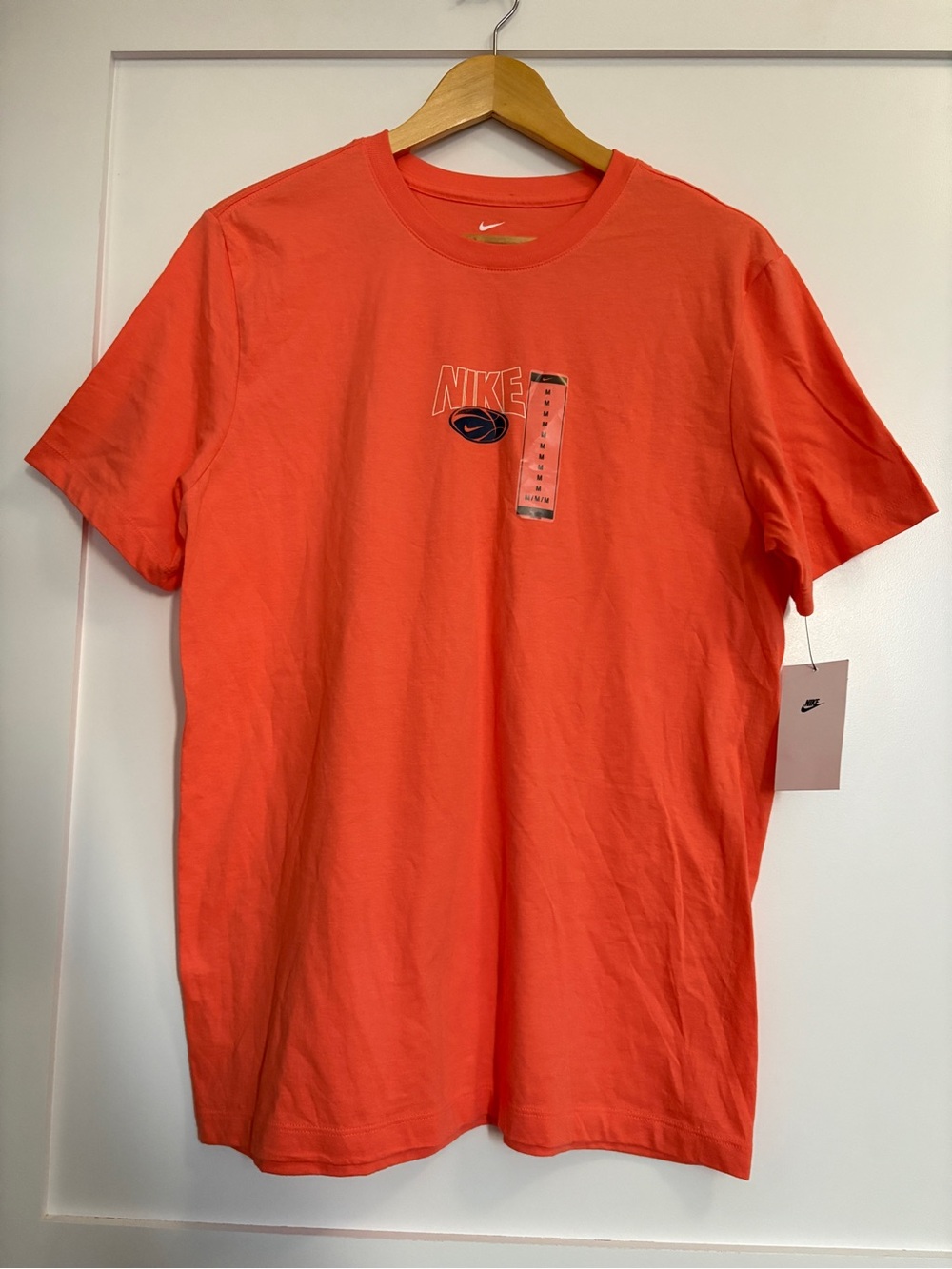 Nike Men’s Basketball Center Logo Graphic T-Shirt Orange NWT Medium